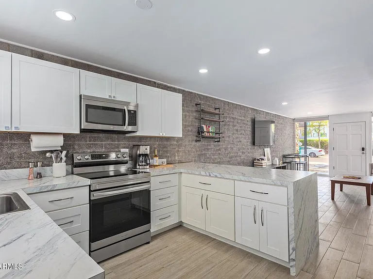 6936 E 4th St #7 — Photo 7