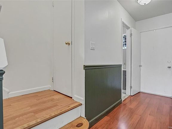 4th image of 461 Country Club Ln