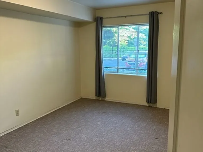 Eugene Manor Apartments — Photo 30