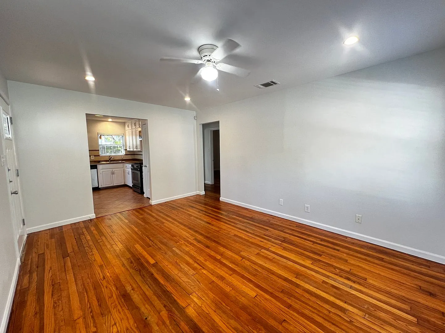 3/2 Home - Awesome East Austin Location — Photo 2