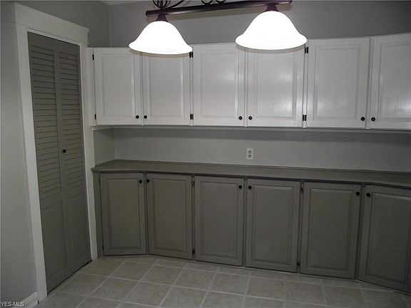 3rd image of 8102 Fernhill Ave