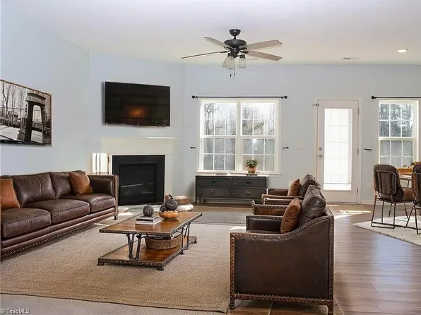 4907 Vienna Dozier Rd, Pfafftown, NC 27040