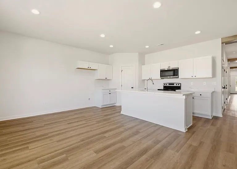 3402 E Thunder St — Photo 4