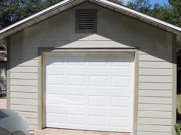 Detached Garage