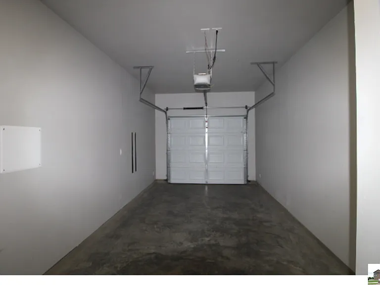 300 Lowes Blvd #B — Photo 11