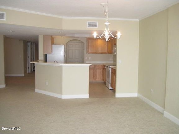 Dining Area & Kitchen