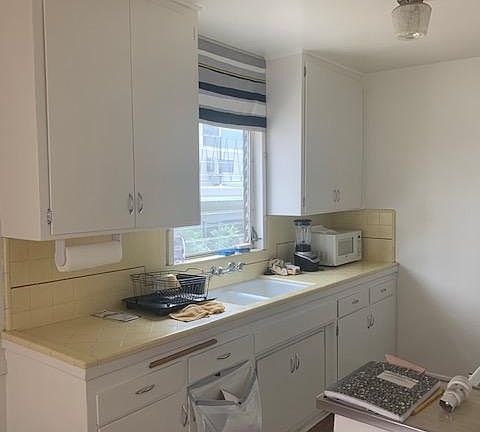 5th image of 932 N Curson Ave APT 1