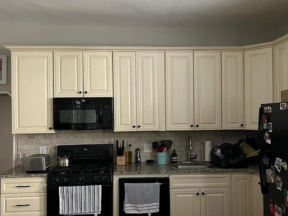 2nd image of 508 Bainbridge St Floor 2