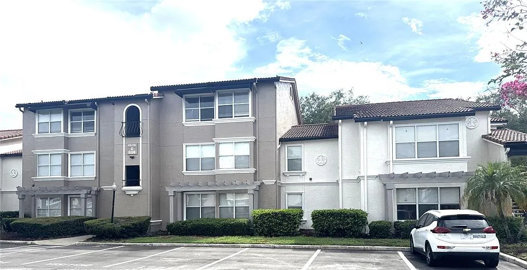 2 bed, 1.5 bath, 919 sqft, $1,650 — Photo 1