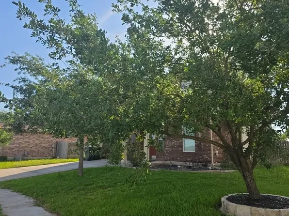 203 Boulder Ridge Dr, Cuero, TX 77954