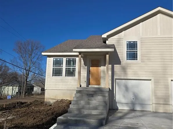 514 W Lawrence St, Spring Hill, KS 66083