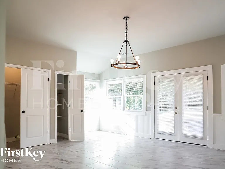 2207 Freydale Rd SE — Photo 4
