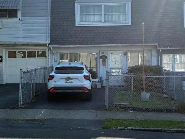 879 N Halstead St, Allentown, PA 18109