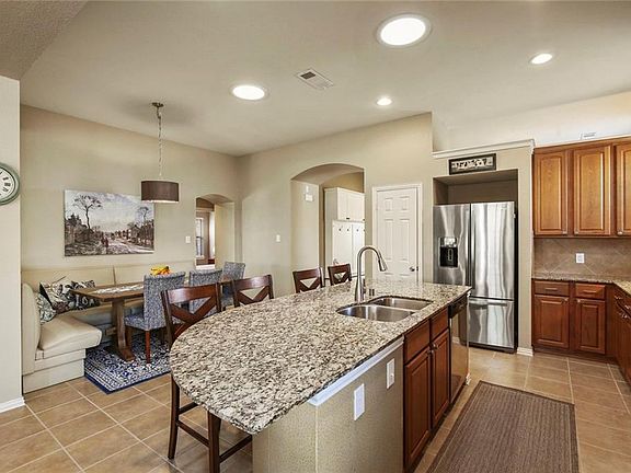 4th image of 2512 Sunnyside Dr