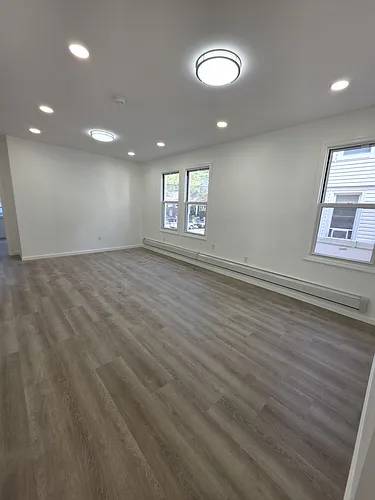 142 Fremont Ave Photo 1