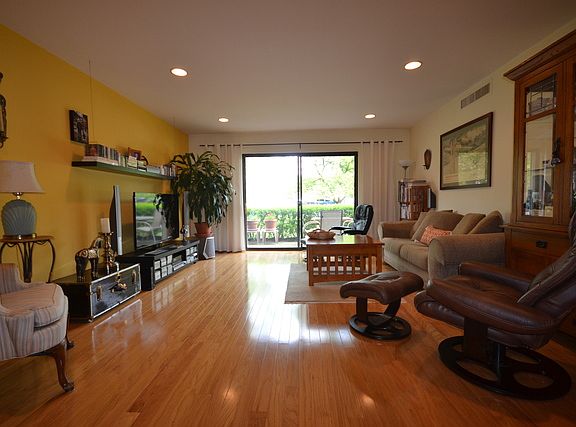 2nd image of 898 Wellington Ave Unit 120