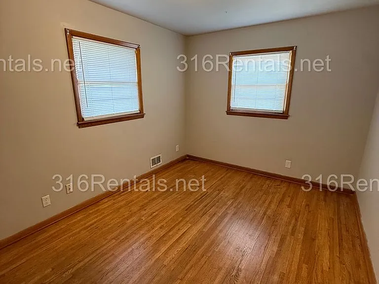 1718-1720 S Mosley Ave — Photo 10