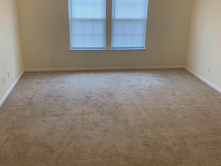 211 Royal Palms Ave — Photo 11