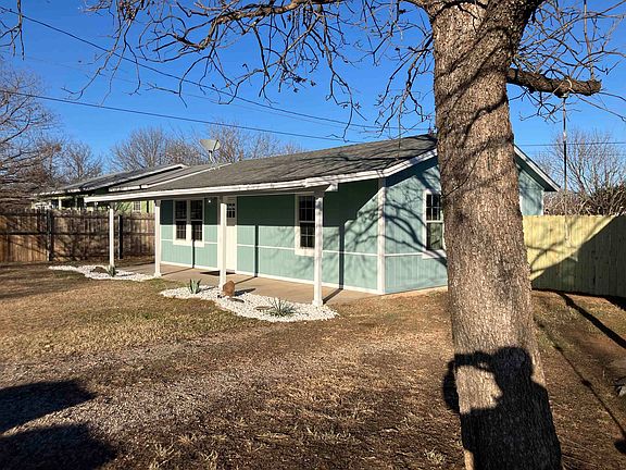 2nd image of 823 Magnolia Lane
