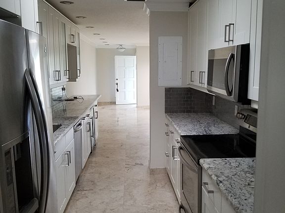 5th image of 301 Bonaventure Blvd APT 3