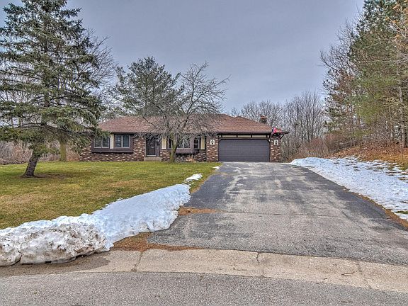 2nd image of 2730 Oldepointe Dr NE