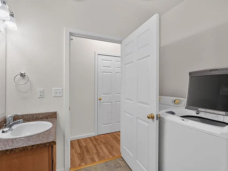2038 SE 171st Ave — Photo 5