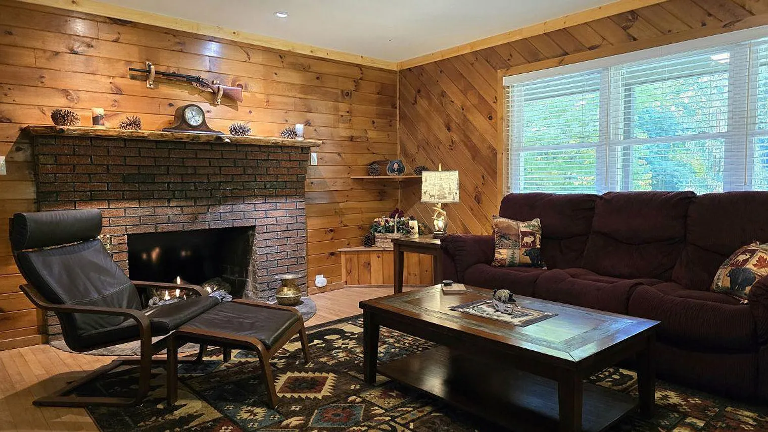 3 bed, 2.0 bath, 1485 sqft, $4,120 — Photo 4