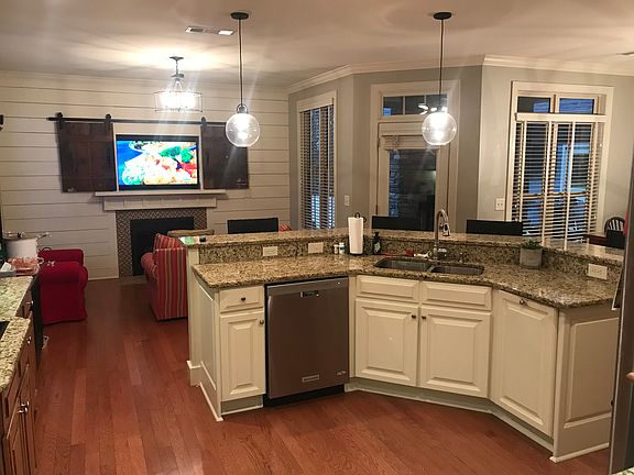 3rd image of 164 Beaconsfield Dr
