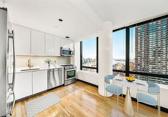 5th image of 1113 York Ave APT 32D