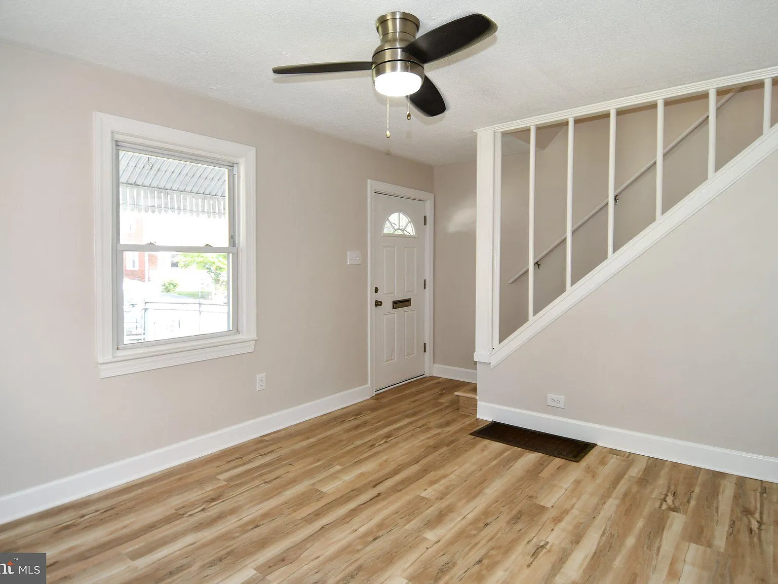 3 bed, 2.0 bath, 1095 sqft, $3,450 — Photo 2