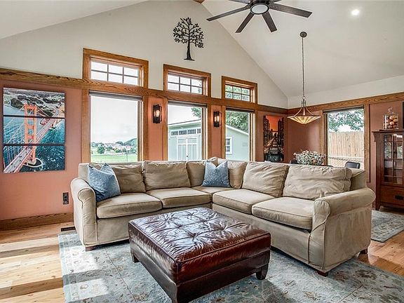 2nd image of 507 NE Karapat Dr