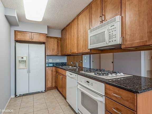 5th image of 9655 Woods Dr #1109