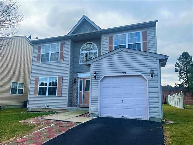 1st image of 303 Vista Dr
