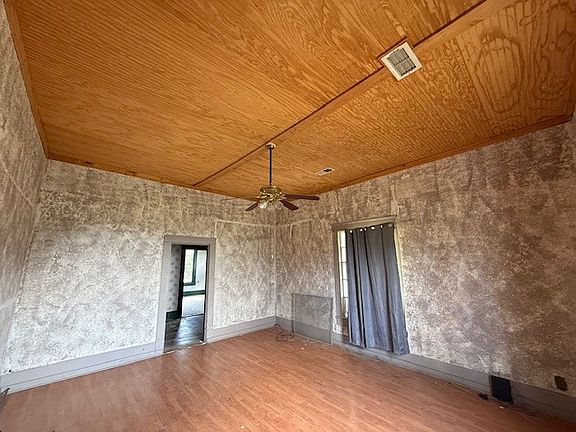5th image of 950 W Bonham Ave