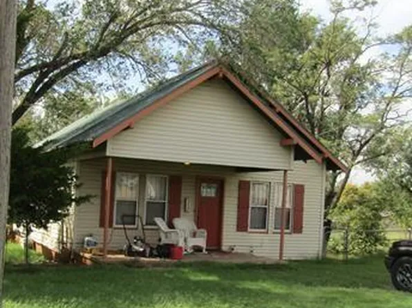317 N 3rd St, Weatherford, OK 73096