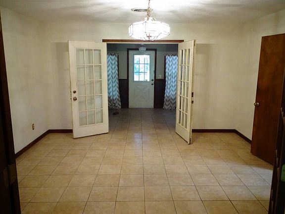 5th image of 588 White Oak Dr