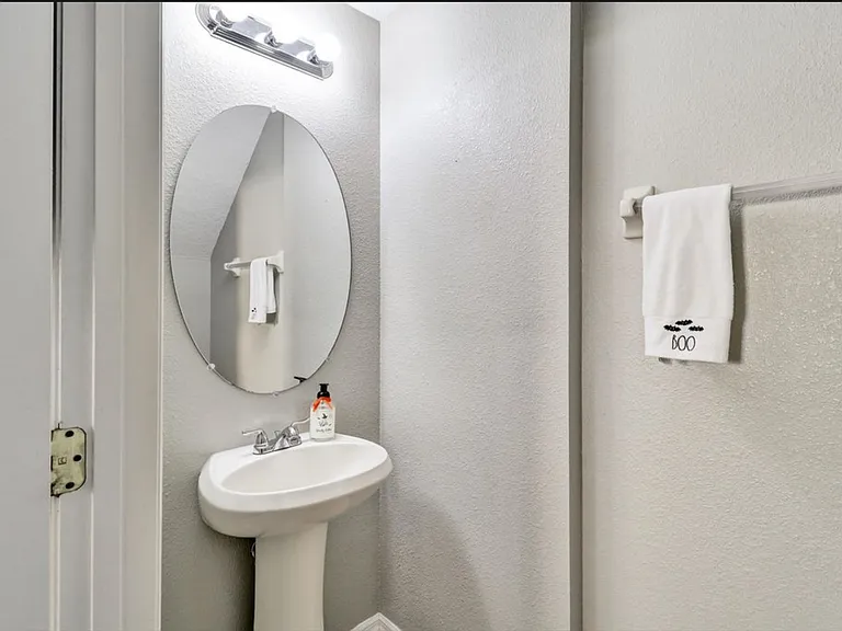2761 Retreat View Cir — Photo 35