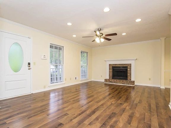 3rd image of 3185 Revere Cir