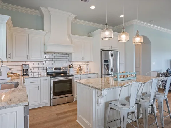 982 S Redfish St, Crystal Beach, TX 77650