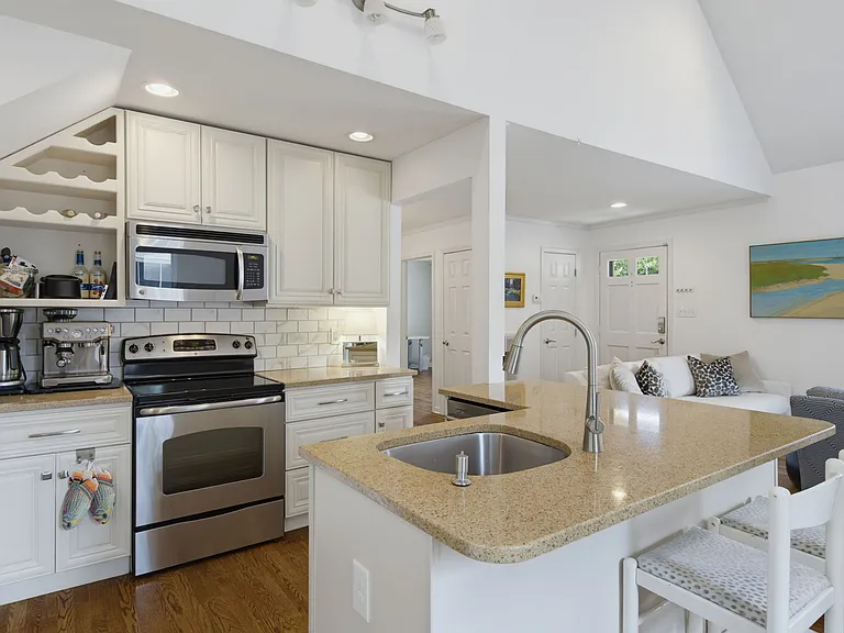 2212 Rumson Rd — Photo 6