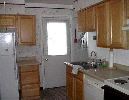 2nd image of 640 Kansas Ave