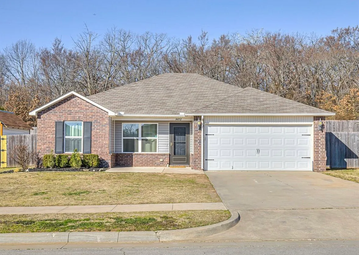3 bed, 1322 sqft, $2,000 — Photo 1