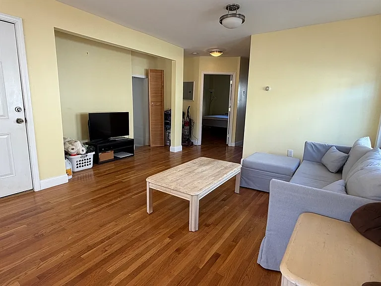 41 Thorndike St #1 — Photo 4