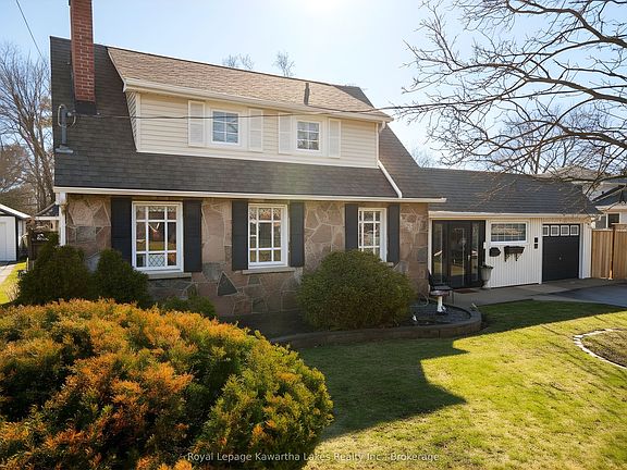 5th image of 114 Colborne St W