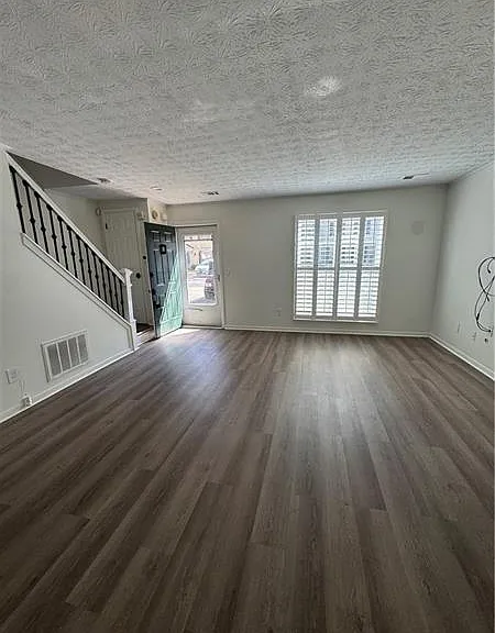 2907 Queen Anne Ct — Photo 4