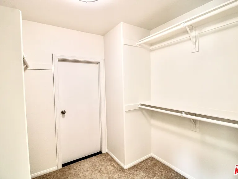 1124 Acapulco Ave — Photo 32