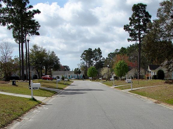 3rd image of 307 Hedingham Ln
