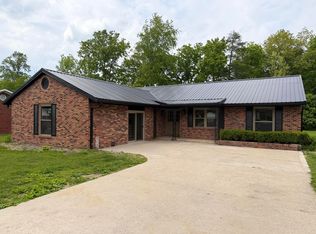 105 Geneva Ave, Irvine, KY 40336