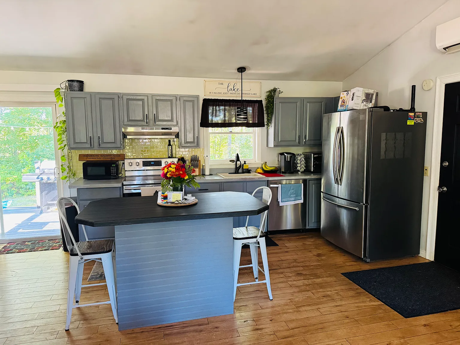 2 bed, 1200 sqft, $2,300 — Photo 3