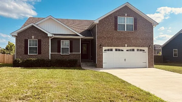 1024 Charles Thomas Dr — Photo 2